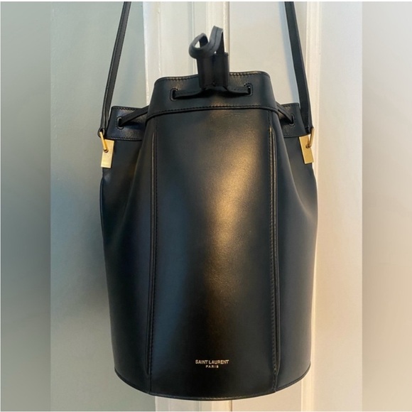 Elegant Black Leather Bucket Bag - Picture 4 of 5